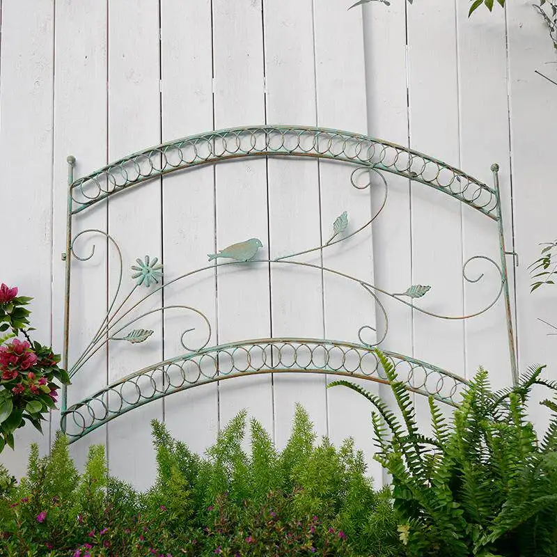Metal Garden Fence Panels Connectable Outdoor Iron Gate Border Yard Flower Bed Short Barrier Support Stand Patio Rustic Edging