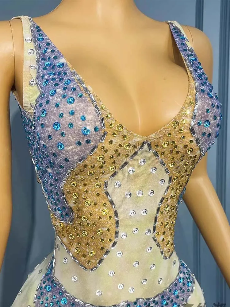 Hochwertiges, heißprägenes, sexy V-Ausschnitt, elastisches, unregelmäßiges Kleid, 2025, neue Mode, individuelle Damenbekleidung