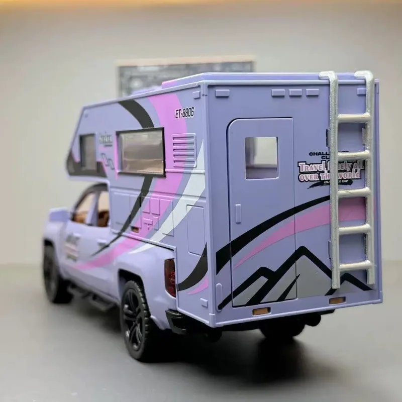 1:32 Silverado Veicolo ricreativo RV Modello di auto in lega Suono e luce Giocattolo per bambini da collezione Regalo di compleanno