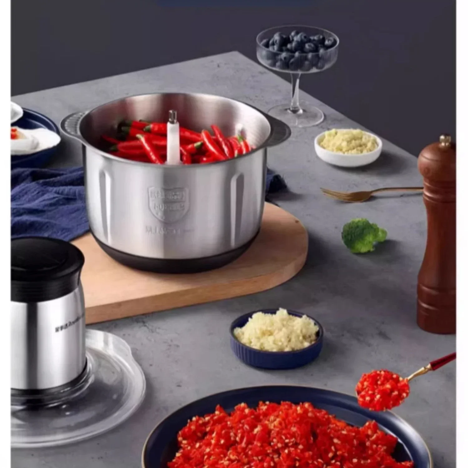 Household Electric Meat Grinder with Multifunctionalities - Small Vegetable Mincer, Pepper & Garlic Paste Maker