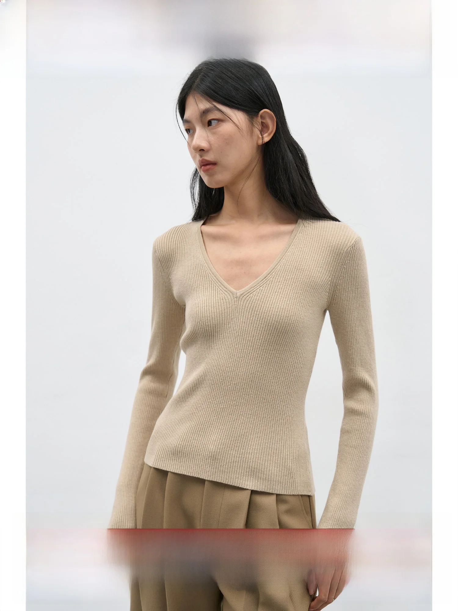 

Женский облегающий трикотажный свитер EIGHTHMONTH с глубоким V-образным вырезом, длинными рукавами, базовый повседневный стиль, большие размеры, осень-зима