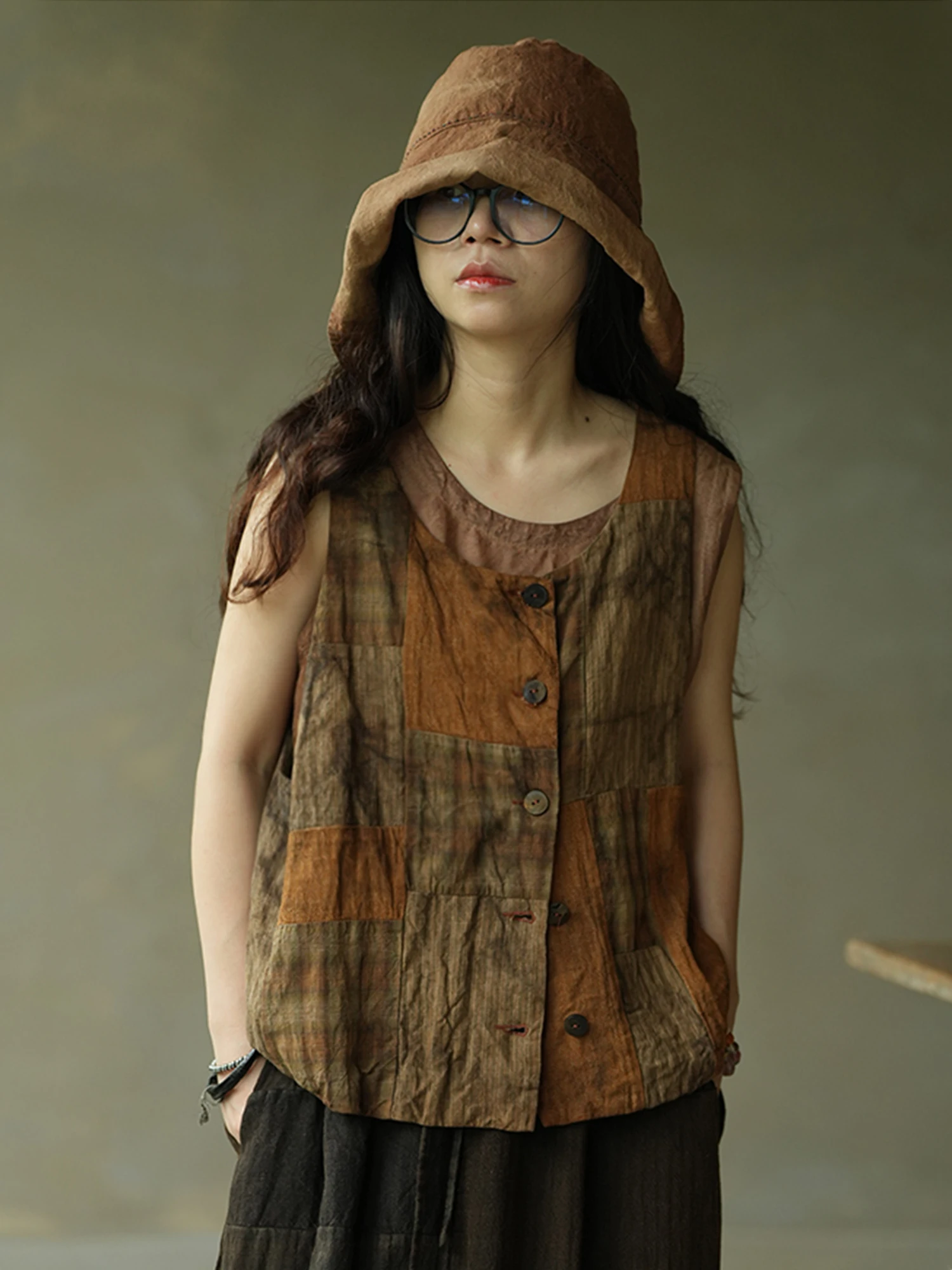 

Дышащий льняной жилет с растительным окрашиванием и пэчворком, оригинальный дизайн Cloud Mist, женская тонкая летняя куртка с круглым вырезом и одной пуговицей