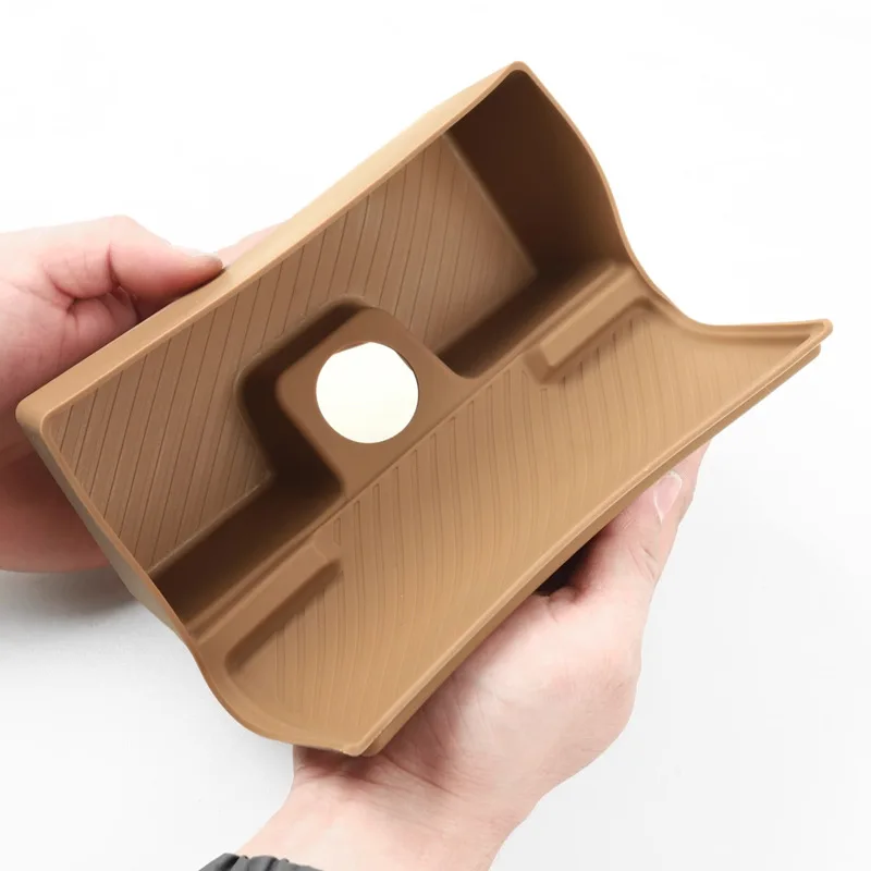 For Land Rover Range Rover L460 2023 2024 2025 2026 Center Console Armrest Storage Box Wireless Charging Silicone Pad Accessory