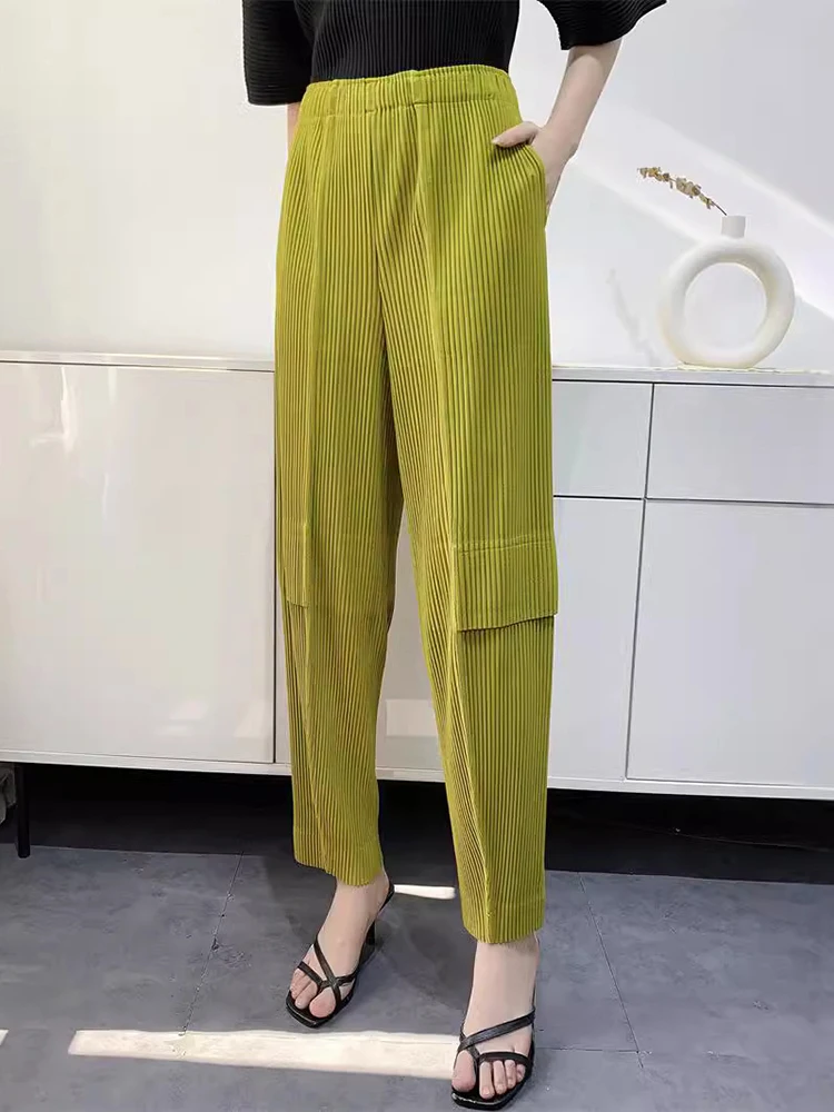 GVUW Pleated Pencil Pants Women Elastic Waist Pockets Solid Color New 2024 Niche Design Autumn Female Casual Trousers 17G7910