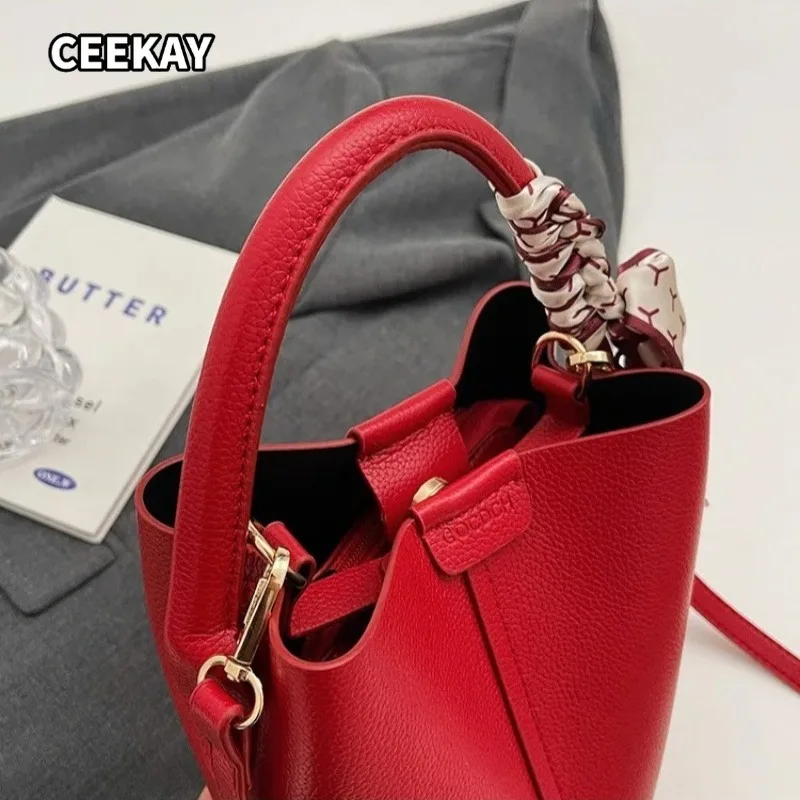 Heiß begehrte schlichte, hochwertige Damen-Umhängetasche aus PU-Material, vielseitige Bucket-Bag, modische Handtasche, Pendeltasche für Frauen – Detail 6