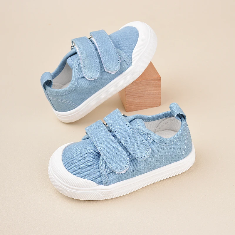 נעלי בד לבנים ובנות