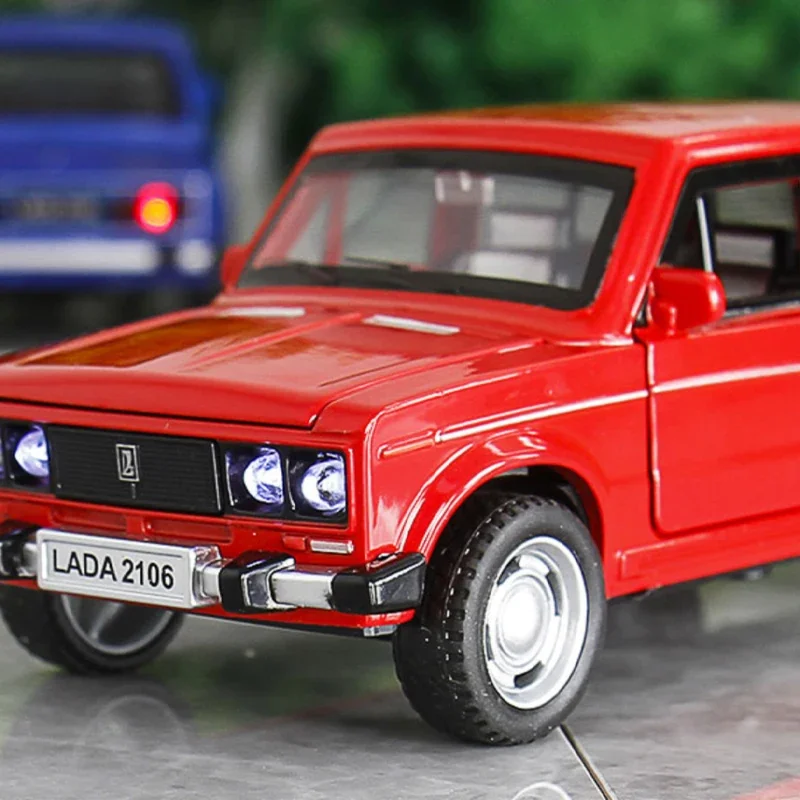 1/32 Scale LADA 2106 Alloy Classic Car Model Diecast Metal Toy Sound And Light Pull Back Toy Collection Hobbies Display Kid Gift