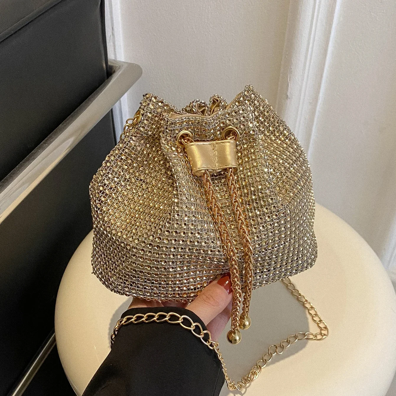 Glitzernde Strass-Umhängetasche für Damen, Kordelzug-Beuteltasche, Multifunktionales Formelles Design für den täglichen Arbeitsweg – Detail 4