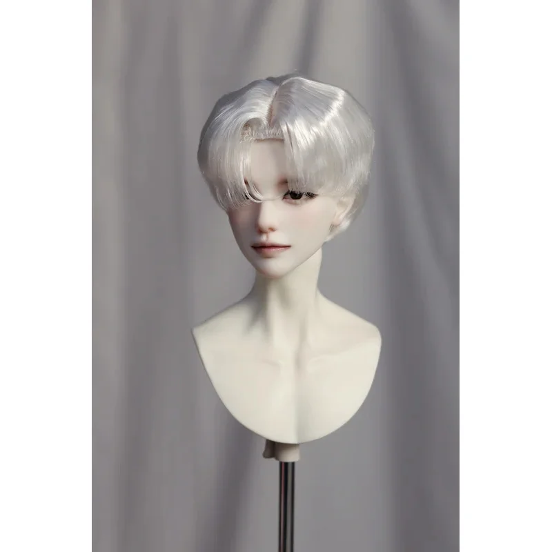 1/3 1/4 Grijs Zacht Melkzijde Platte Kapsel BJD Poppruik Jongens Speelgoed Voorhoofd Handhaak Eenvoudige Korte Styling Haarpruik Popaccessoires XC