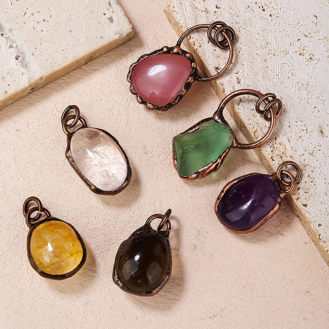 

YEEVAA 1pc Raw Stone Faux Crystal DIY Pendant For Women Daily Wear (Random Shape) Halloween Decoration