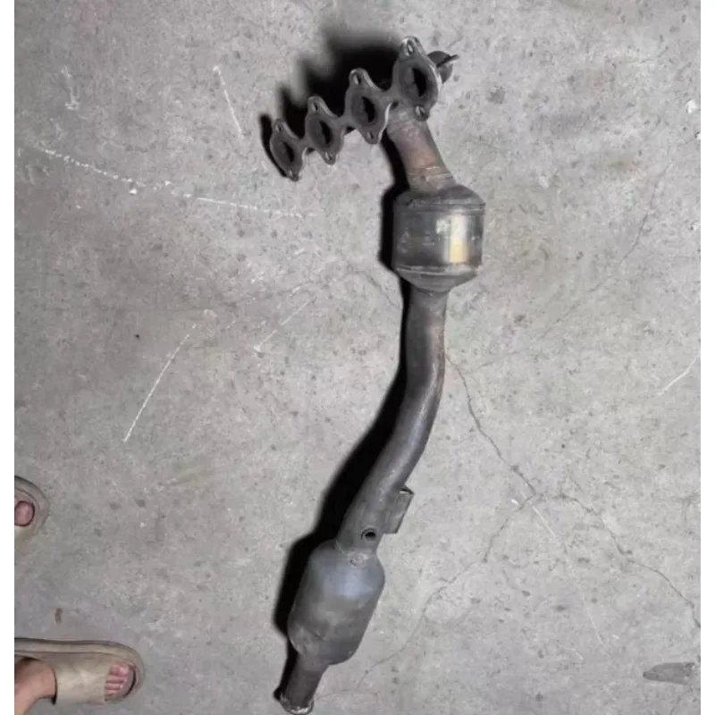 Factory Three-way Catalytic Converter Used for Retrofit/Upgrade OEM 16564Emission Standard