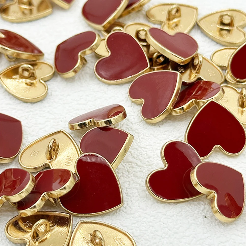 1 pçs 15mm/28mm/20mm botões de coração vermelho fivelas de metal para mulheres inverno camisola casaco diy fornecimento roupas costura decorativa trabalho manual