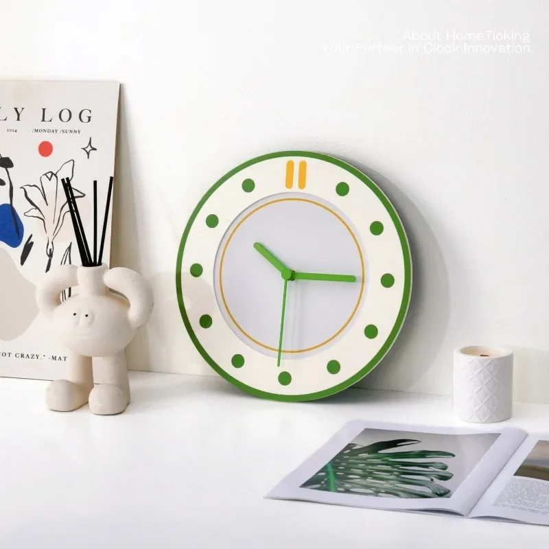 and fashionable, hanging clocks and watches, guest restaurant, high-end atmosphere, with pendulum, no punching 2025 new model