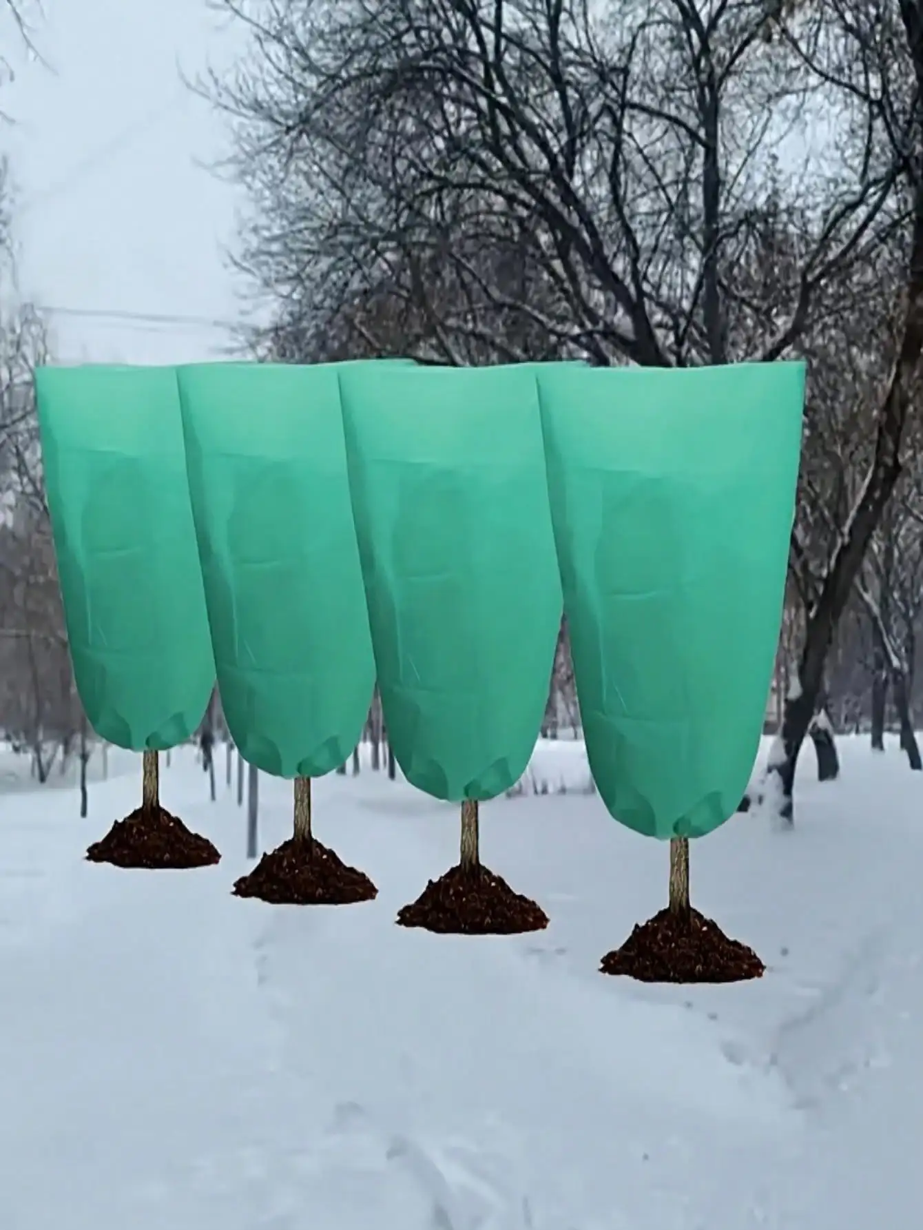 

Large Green Plant Anti-Freeze Bag: Zipper/Drawstring, For Outdoor Winter Frost Protection (Tree/Shrub).