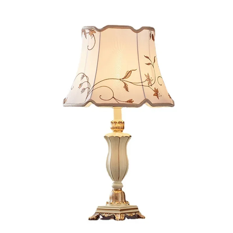 

European living room table lamp light luxury retro American classical high-end luxury warm romantic wedding room bedroom bedsid