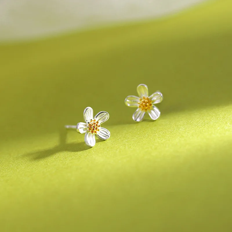 Trendy Little White Daisy Metal Stud Earrings For Women Girls Simple Sweet Daily Wear Earring  Jewelry Gifts