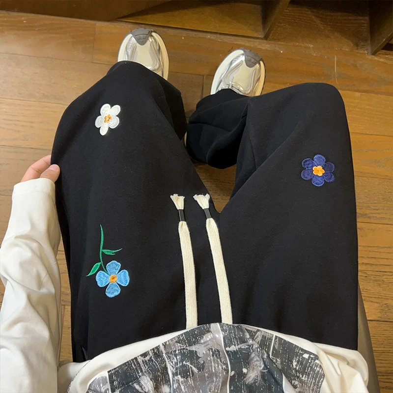 

Black Casual Pants Men Fashion Embroidered Flower Sweatpants Men Streetwear Hip-hop Loose Wide Leg Pants Mens Joggers Trousers