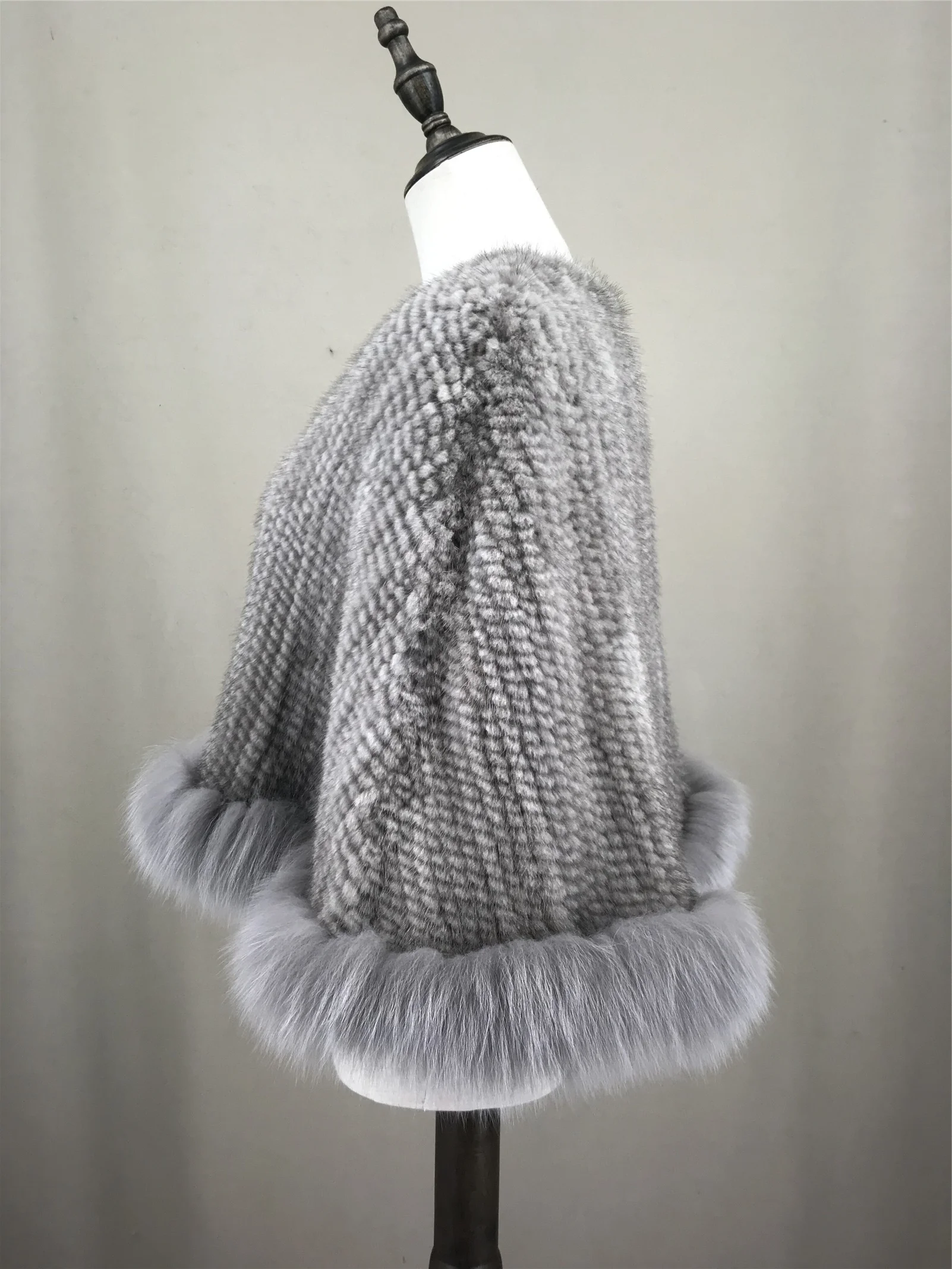 Naturall Mink Fur Knitting Shawl With Fox Bottom Trimming 2023 Elegant Luxurious For Party Wedding B230812