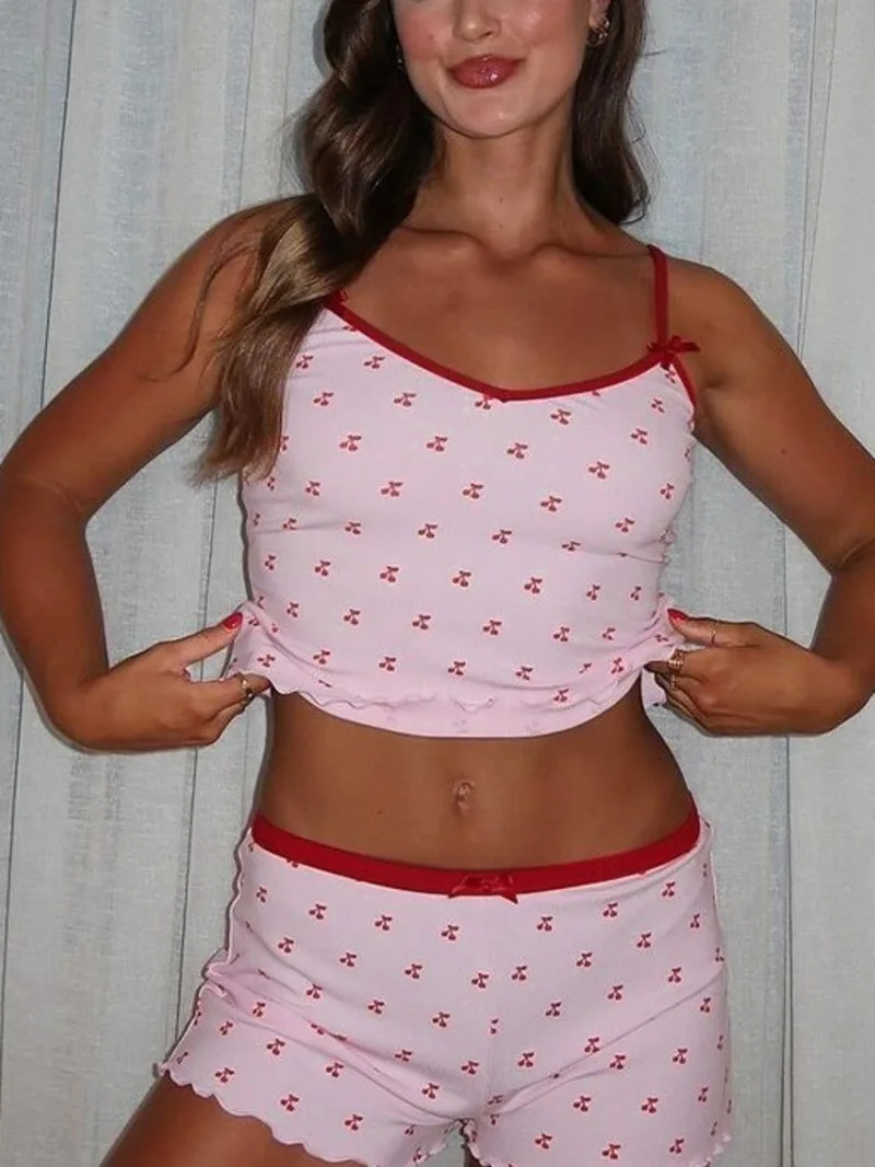 2025 المرأة الجديدة الكرز طباعة بروتيل تي شيرت السراويل بيجامة مجموعات عارية الذراعين العميق الخامس الحمالات أكمام السراويل مجموعات أنيقة U502