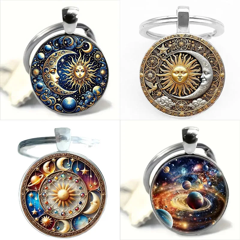 Noter Fashion 5 Estilos Llavero Plano 2D con Símbolo Celestial Unisex, Patrón Sol Luna Vía Láctea, Colgante Decorativo para Coche y Mochila