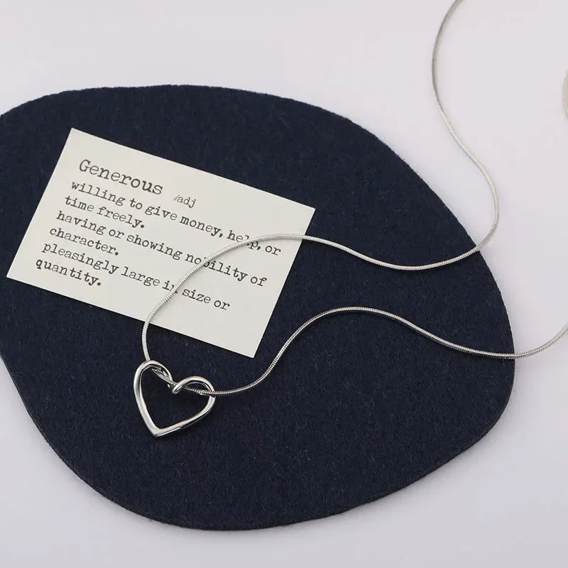 Hollow Out Peach Heart Necklace for Women Trendy Sweet Spicy Girl Student Simple Collarbone Chain Niche Design Neck Chain