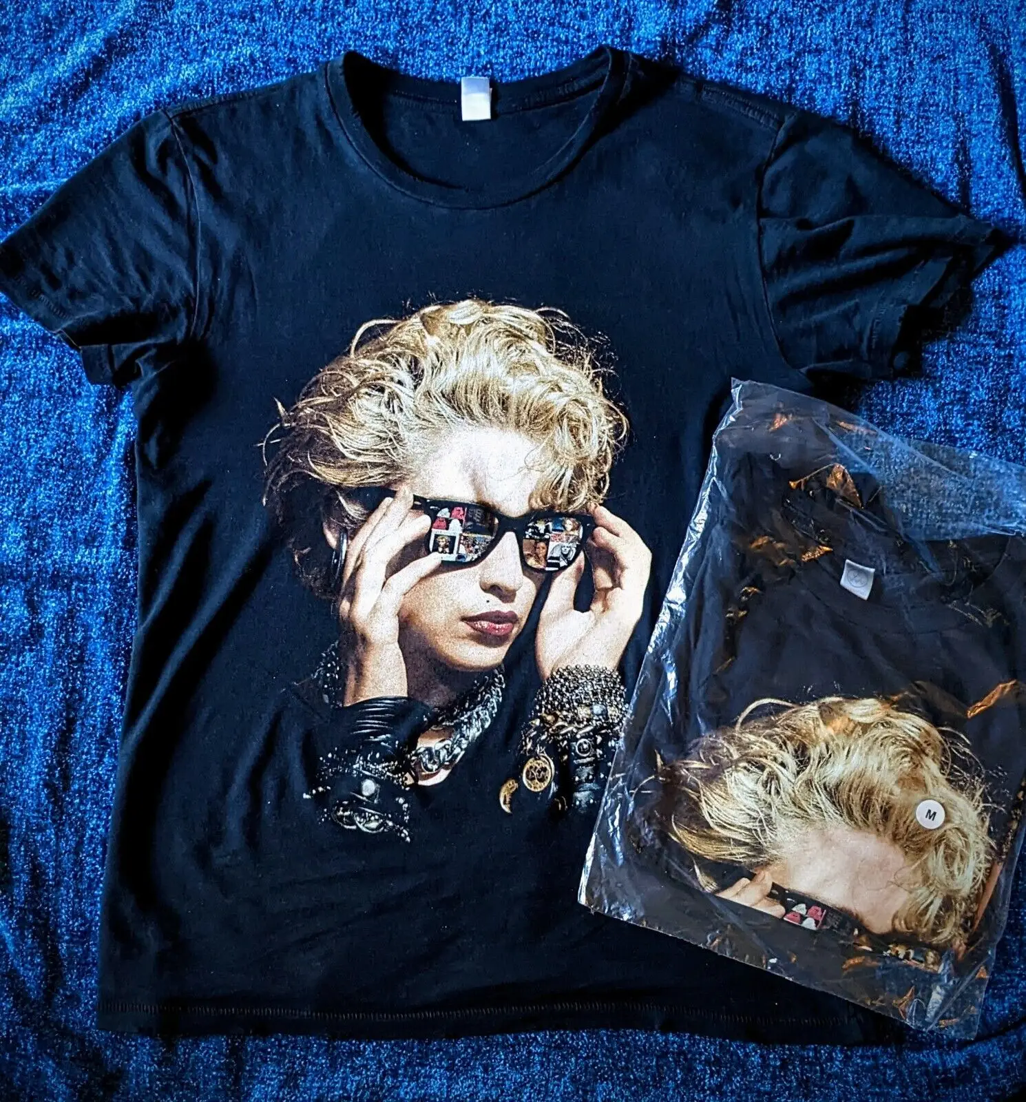

MADONNA FINALLY ENOUGH LOVE T-SHIRT SEALED BOY TOY (SUNGLASSES SINGLES SHOT)