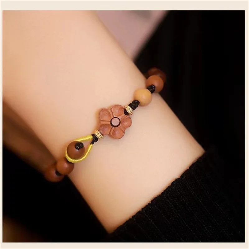 

Wooden Heart Flower Indian Old Sandalwood Bracelet Peach Blossom Lucky Carrying Strap Female Fragrant Wood Peach with Beads Brac