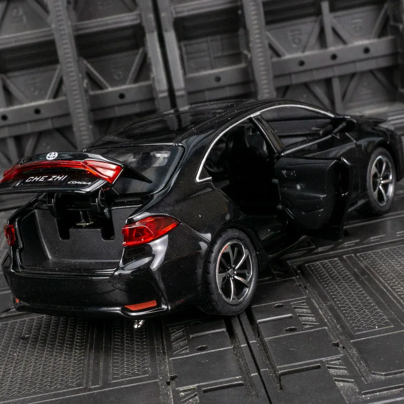 1:32 Toyota Corolla 합금 모델 장식품 컬렉션 어린이 선물 문은 음향 광학 풀백 장난감을 여길 수 있습니다.