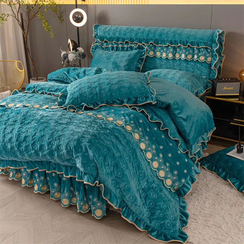 AIWINSURE-4PCS Velvet Bedding Set, King Queen Duvet Cover, Quilted Embroidered Bedspread, with 2 Pillowcases, Soft and Warm