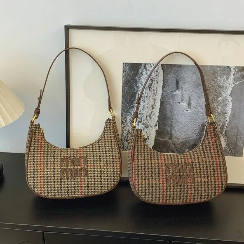 

Female Classic Purse Timeless Look For A Sense Of Tradition And Enduring Style Heritage