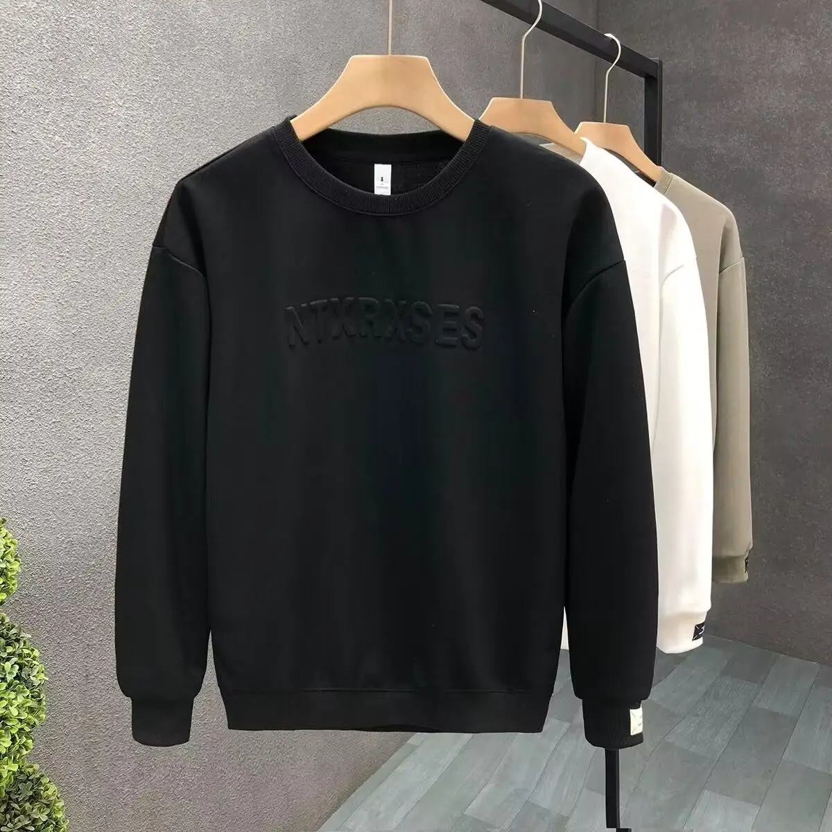 Men's Clothing Black Crewneck Sweatshirts for Man Pullover Hoodieless Round Neck Top Solid Emo Harajuku Fashion Winter One Piece