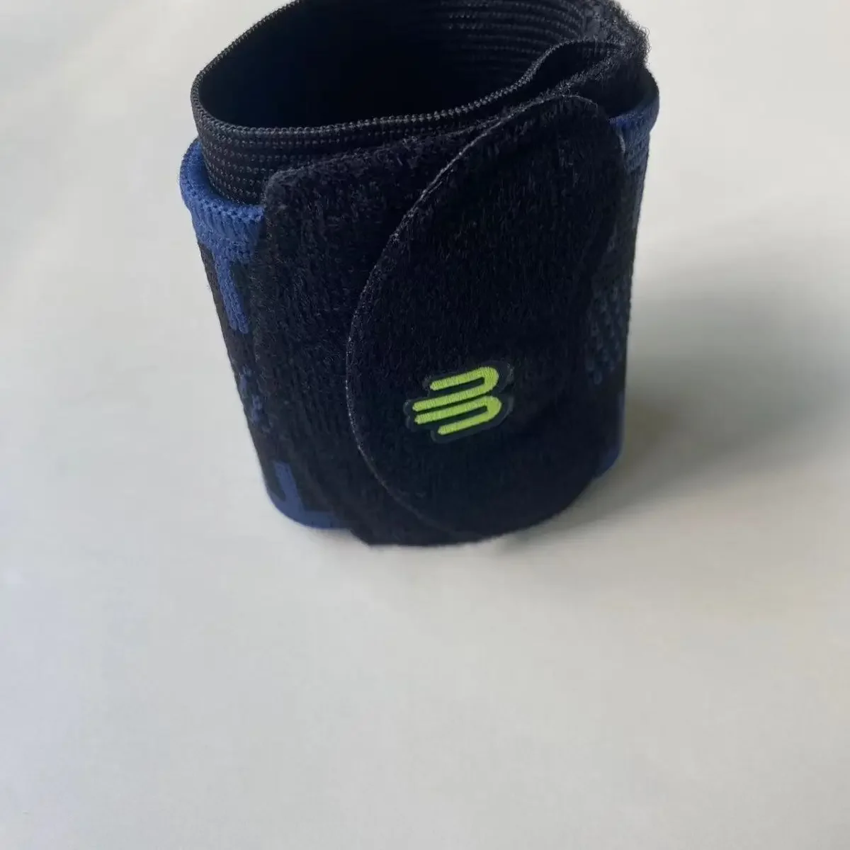 

BAUERFEIND Guard Anti-sprain Badminton Wrist Guard Tennis Volleyball Same Elastic Wrist Sports Protective Gear