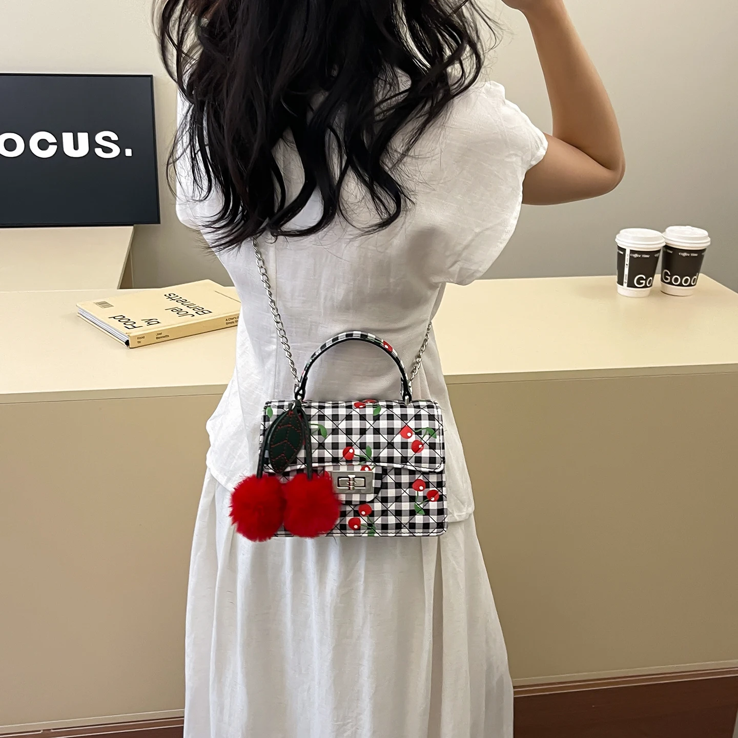

Stylish Vintage Simple Handbag Tote Bag Elegant With Letter Logo For Women Luxury Practical