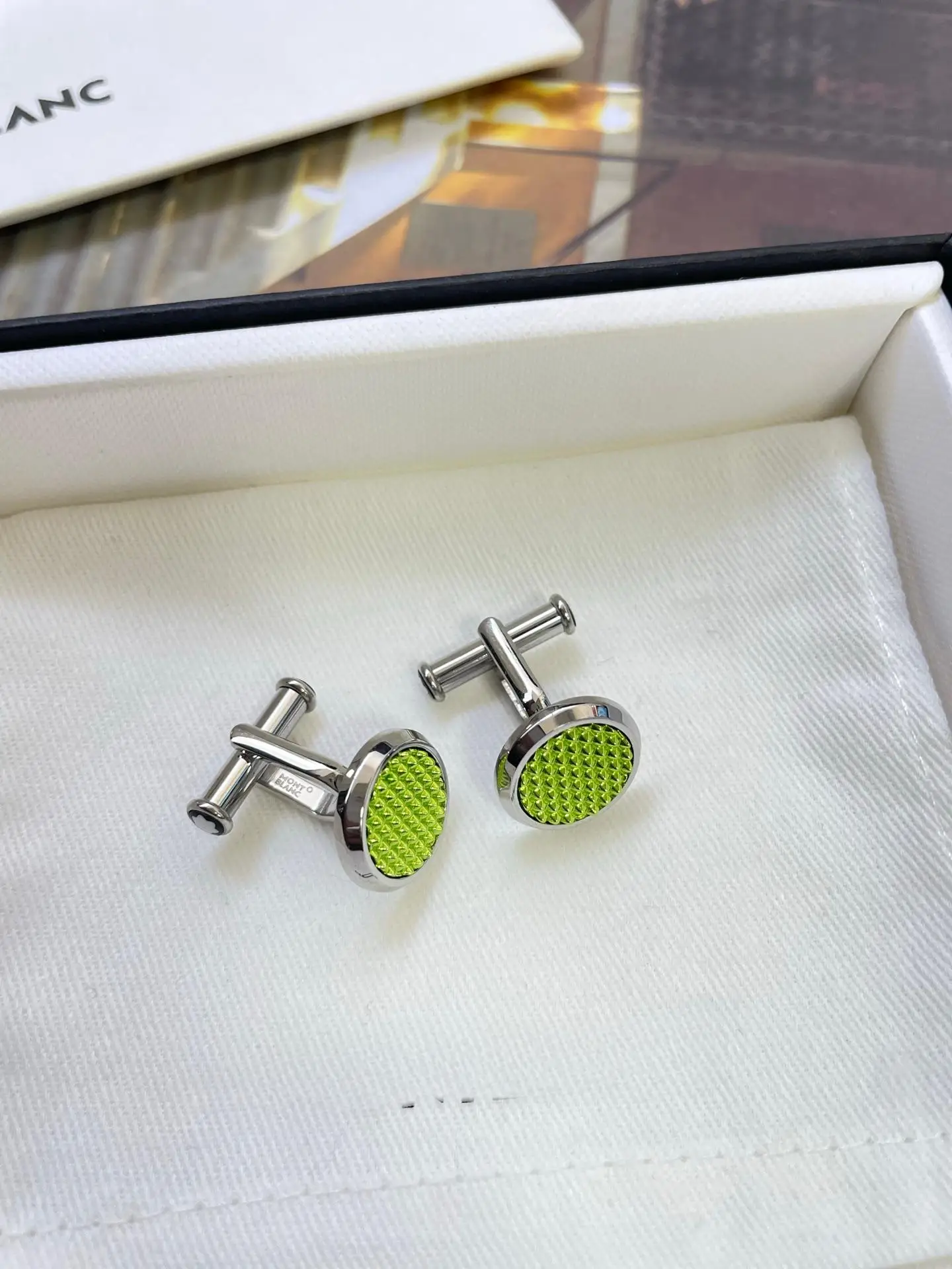 

Men's Cufflinks for Dress Shirt Suit, Elegant Design Adds Subtle Charm to Business Attire