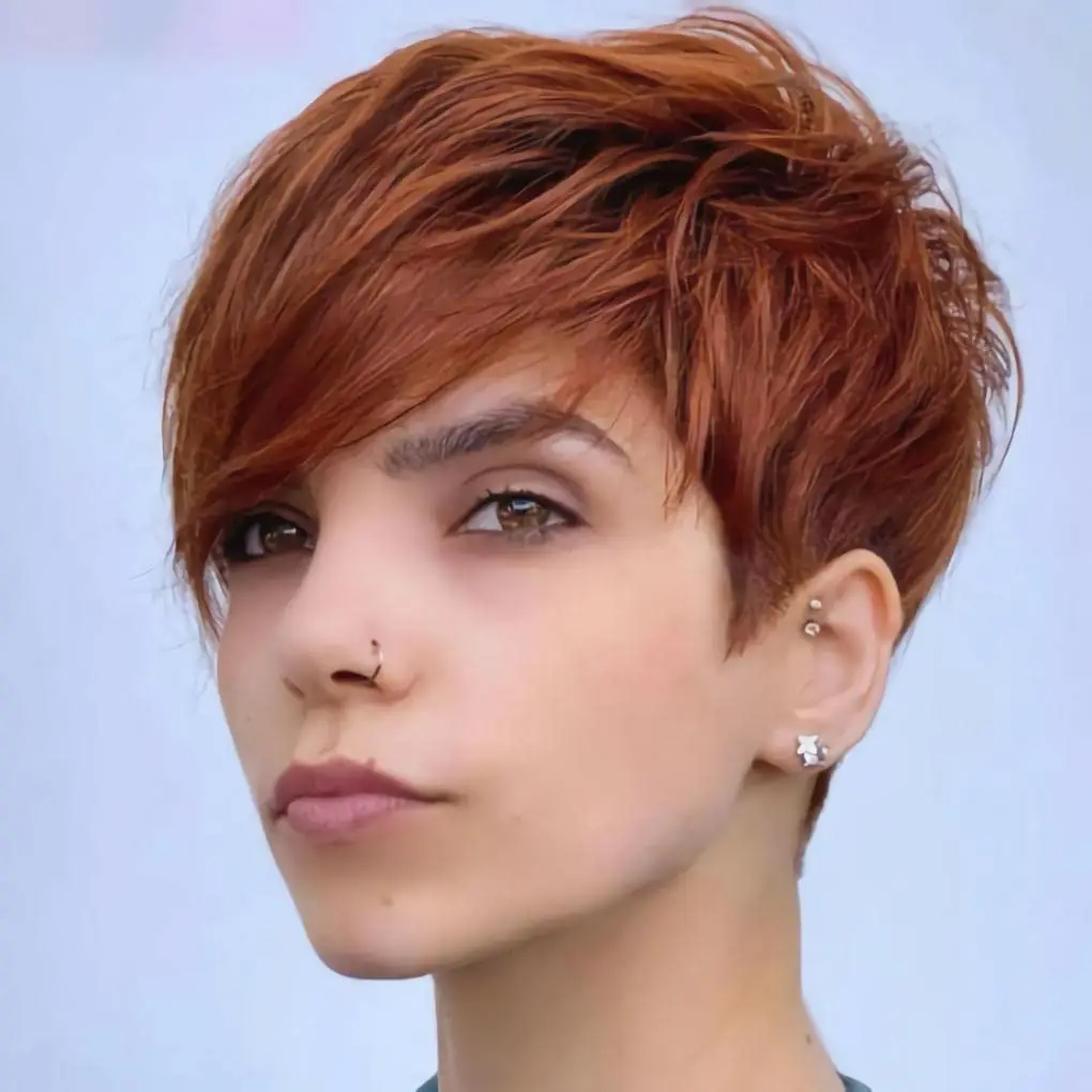 Short Orange Pixie Cut Syntheic Wigs for Women Synthetic Hair Wig with Bangs Layered Natural Wavy Hair Wig for Daily Party Use