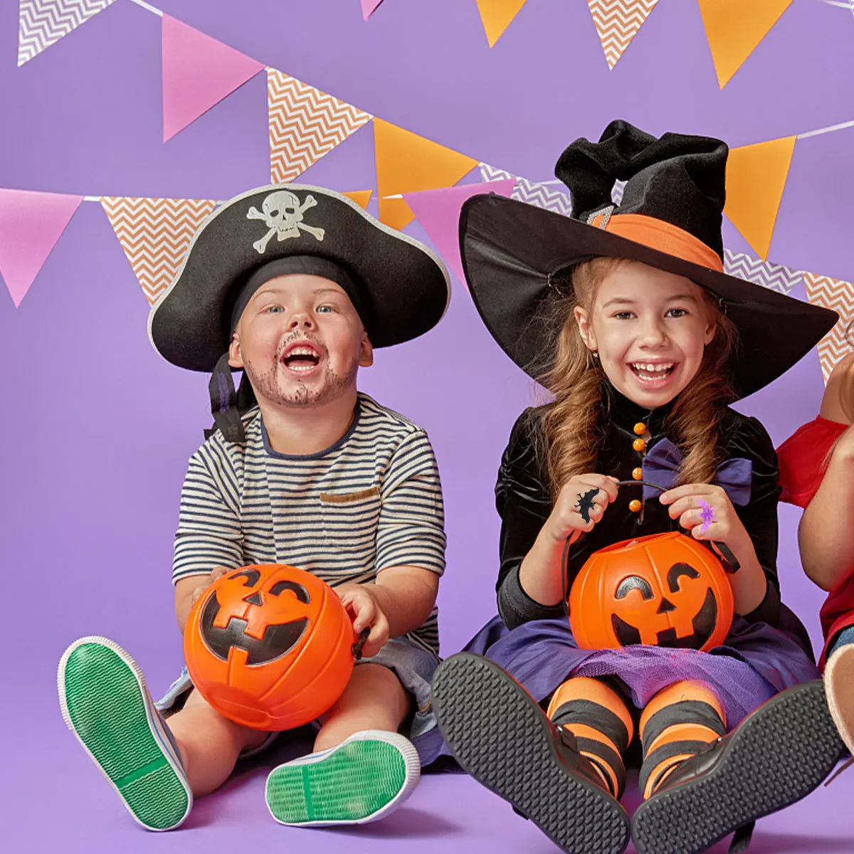 

50Pcs Colorful Plastic Finger Rings Halloween Party Accessories Finger Decoration Cartoon Birthday Gifts