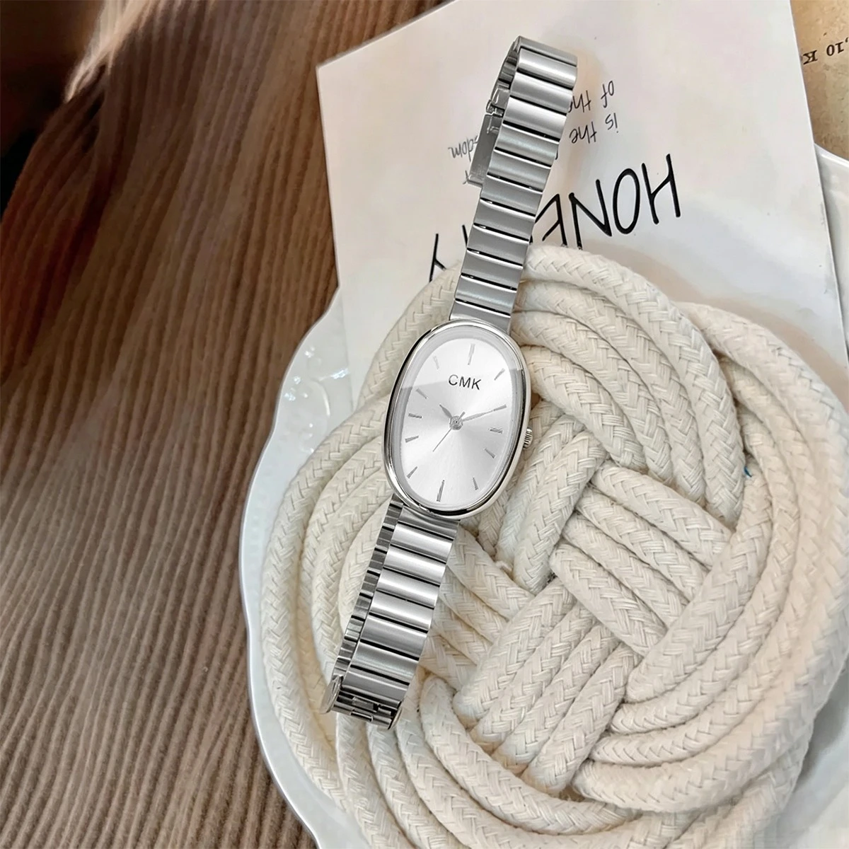 Fashion Ultra-thin Strap Women Watches Oval Dial Analog Quartz Wristwatch Girls Clock Reloj Mujer（Without Box）