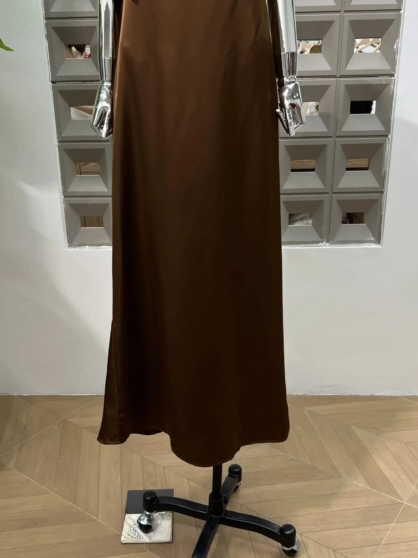 2025 Zomer Nieuwe Elegante Lichtgewicht Volwassen Satijn Strapless Lange Stijl Damesmode Party Club Cocktail Avondjurk Jurken