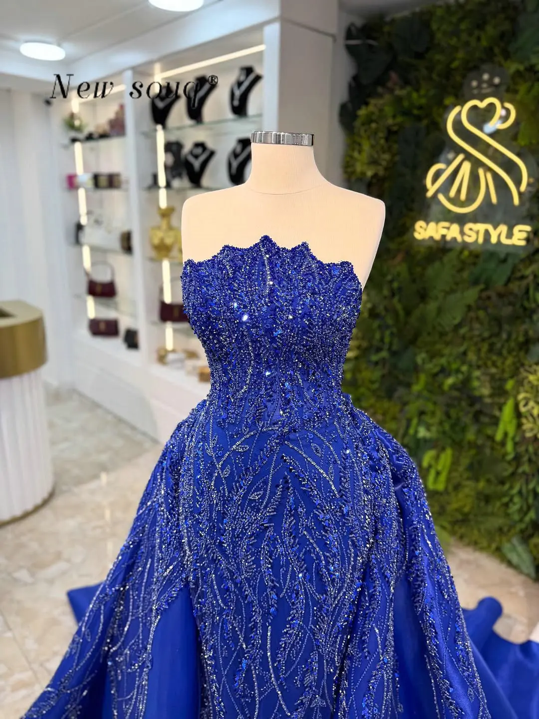 فساتين سهرة 2 في 1 باللون الأزرق الملكي بدون حمالات مع تنورة من الساتان مخصصة أنيقة لحفلات الزفاف الرسمية وحفلات الليل #2