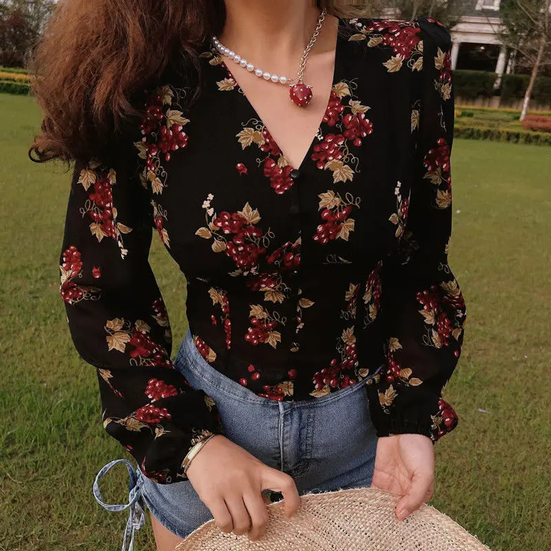 Oversized women's French retro grape print V-neck bubble sleeve palace button slimming shirt top