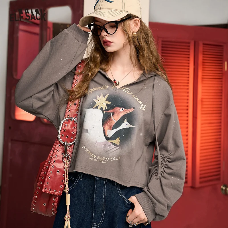 ELFSACK 2024 Autumn New Arrive Coffee V-neck retro fox print petite commuter short hooded sweatshirt for women