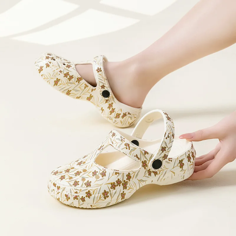 New Summer Women's Ultra Light Printed Closed Toe Clogs Thick Non Slip Sole Outdoor Wear Beach Garden Sandals view 6
