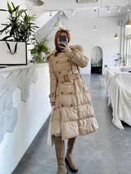 2023 inverno donna addensare Trench vera pelliccia di procione 90% piumino d'anatra bianco femminile lungo con cappuccio piumino Parka cintura