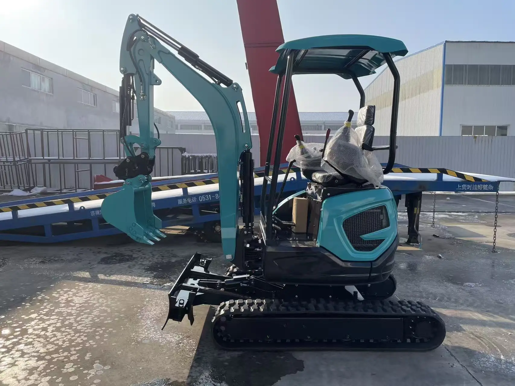 

Household Excavator Euro 5 Hydraulic Wholesale Excavator 2.2T Mini Excavator with Bucket