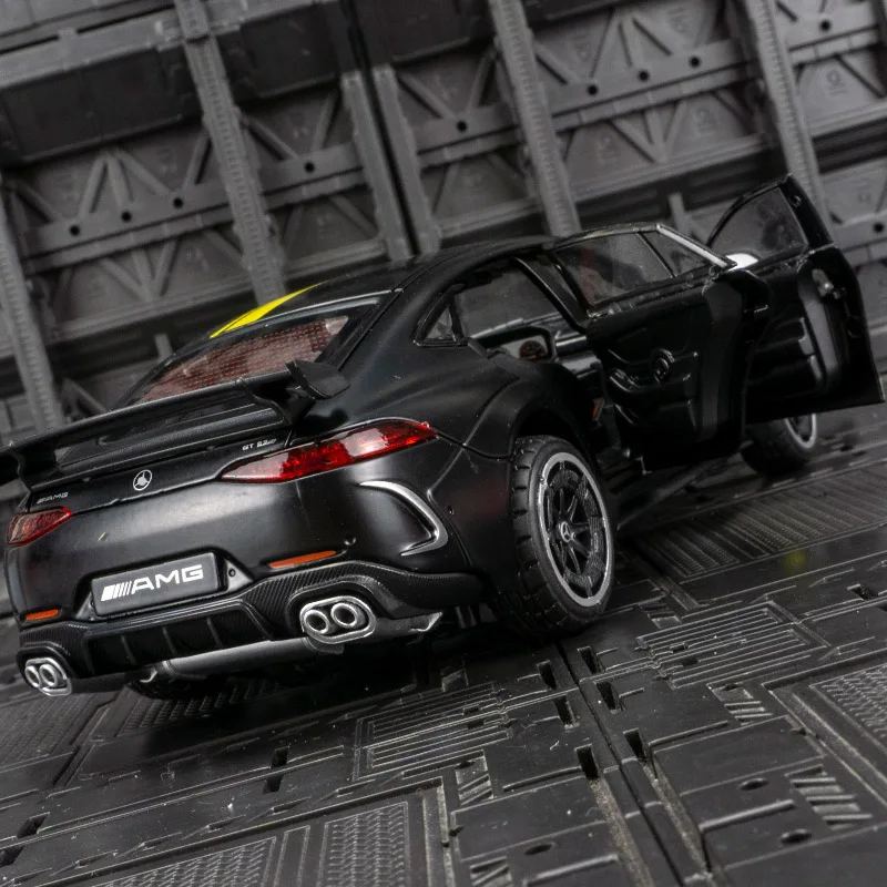 1:24 modelo de carro em liga Mercedes GT63, brinquedo regenerador infantil, portas e capô do motor, porta-malas pode ser aberto