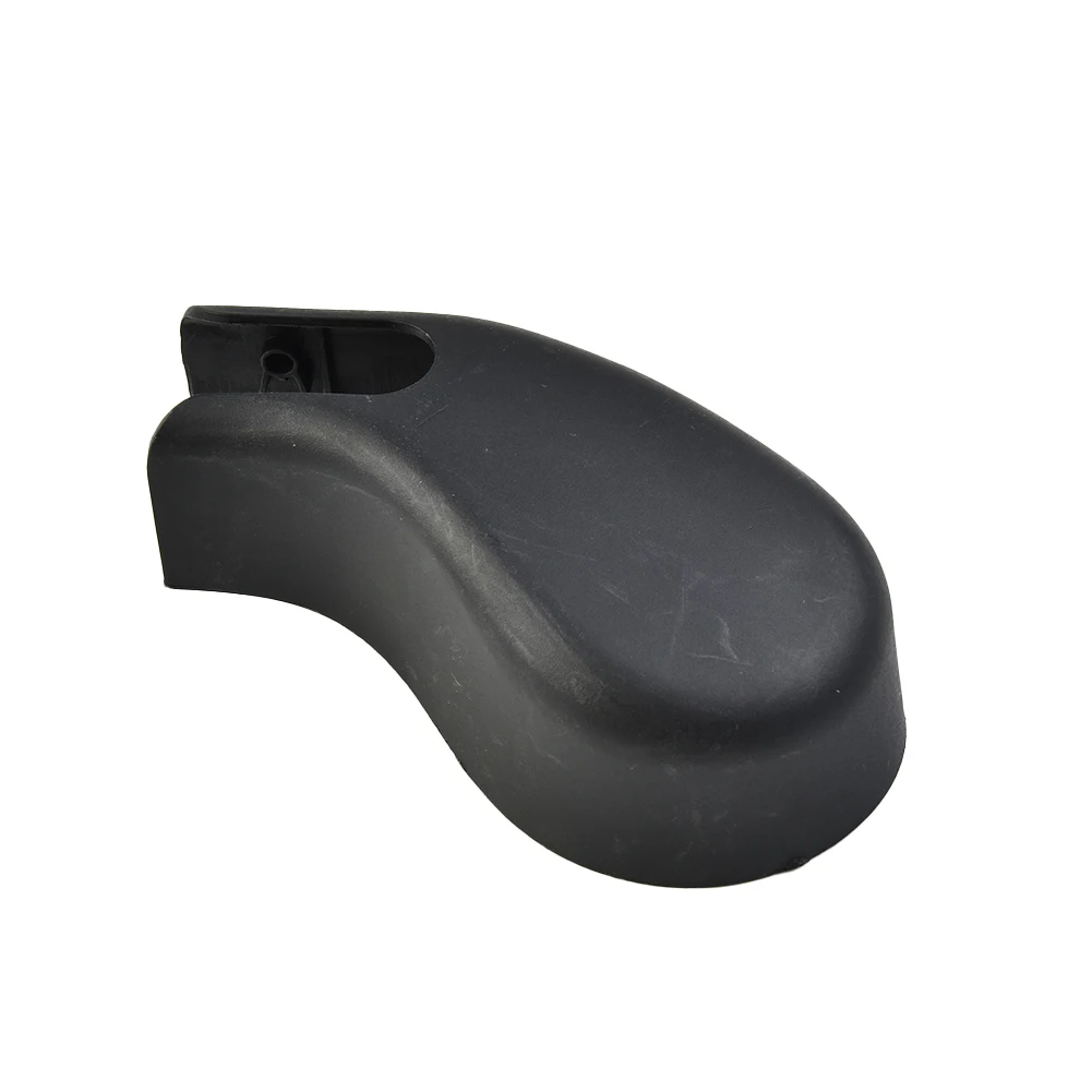 혁신적인 디자인으로 포드 포커스(12-16) 호환 너트 캡 커버를 사용하여 뒷유리 와이퍼를 안전하게 고정하세요.