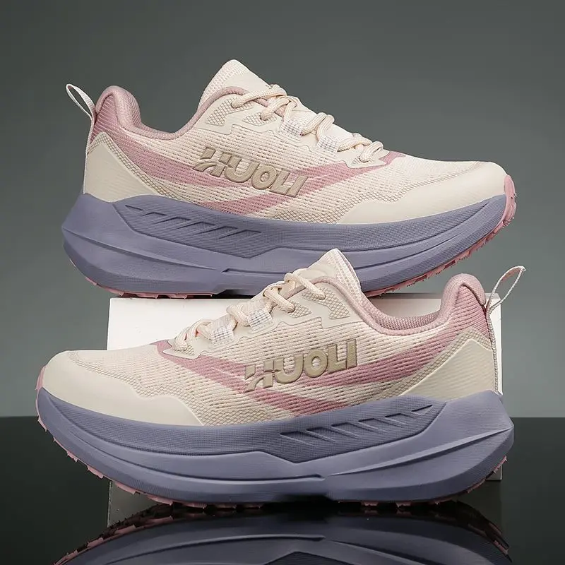 Super Cool Ladies Runners Mesh Breathable Sports and Leisure Shoe for Man Wearable Athletic Men Shoes Unisex Designer Sneakers