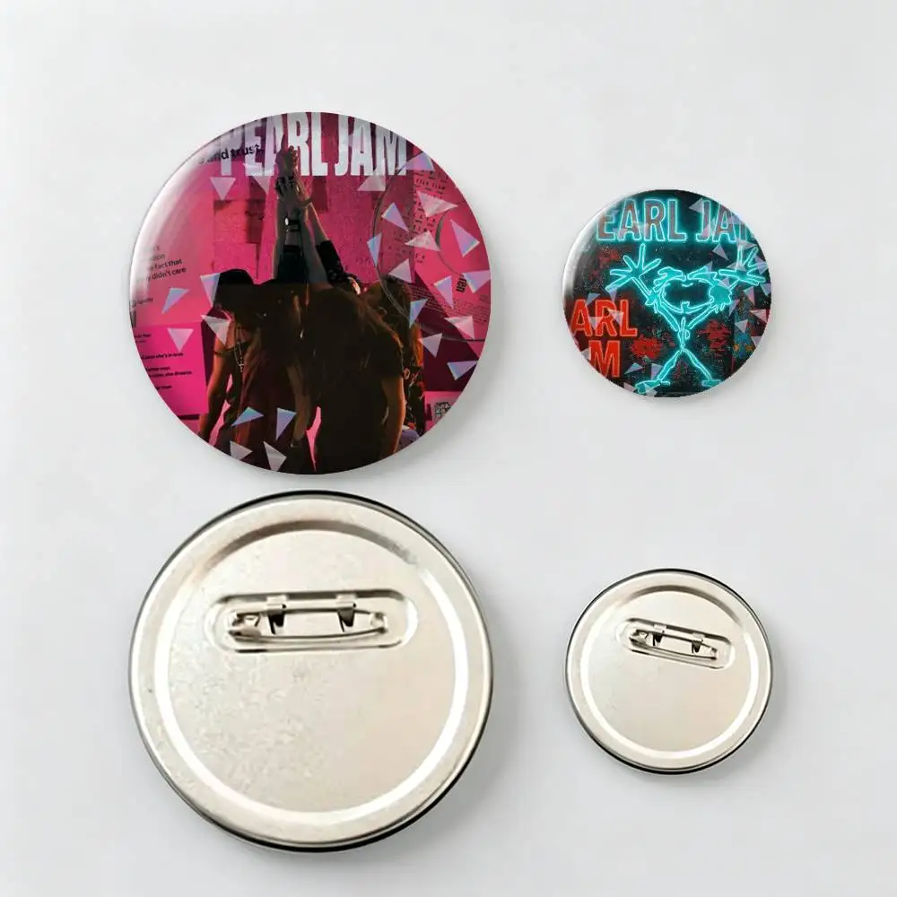 Band-d Pearl Jam-m Brooch Metal Decorative Brooch Pins for Backpack Clothes Jacket Accessories,Souvenir.
