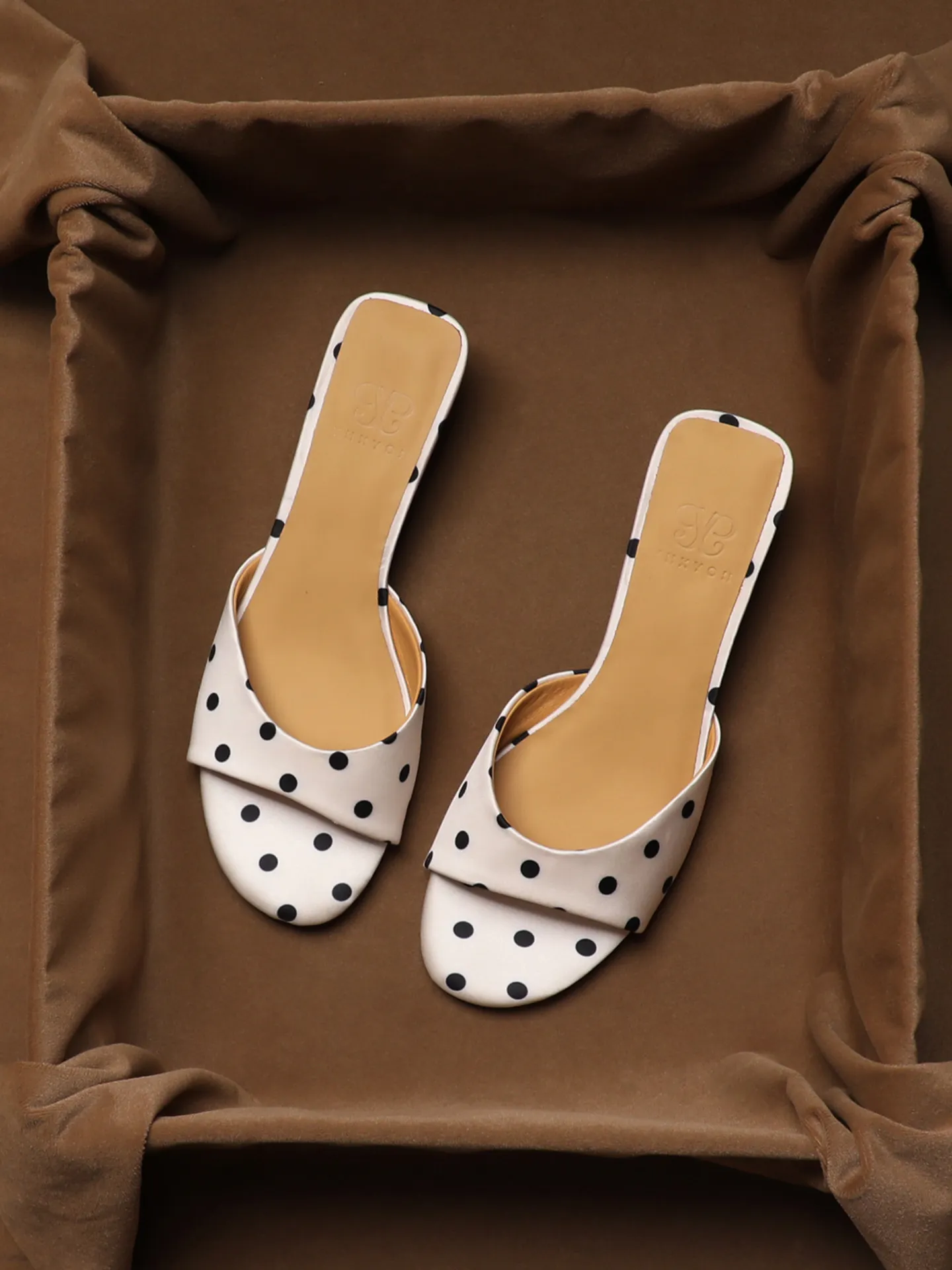 SHOEBOX Retro polka dot toe wedge heel slippers for women's outdoor wear, summer new fashionable beach shoes, one line drag