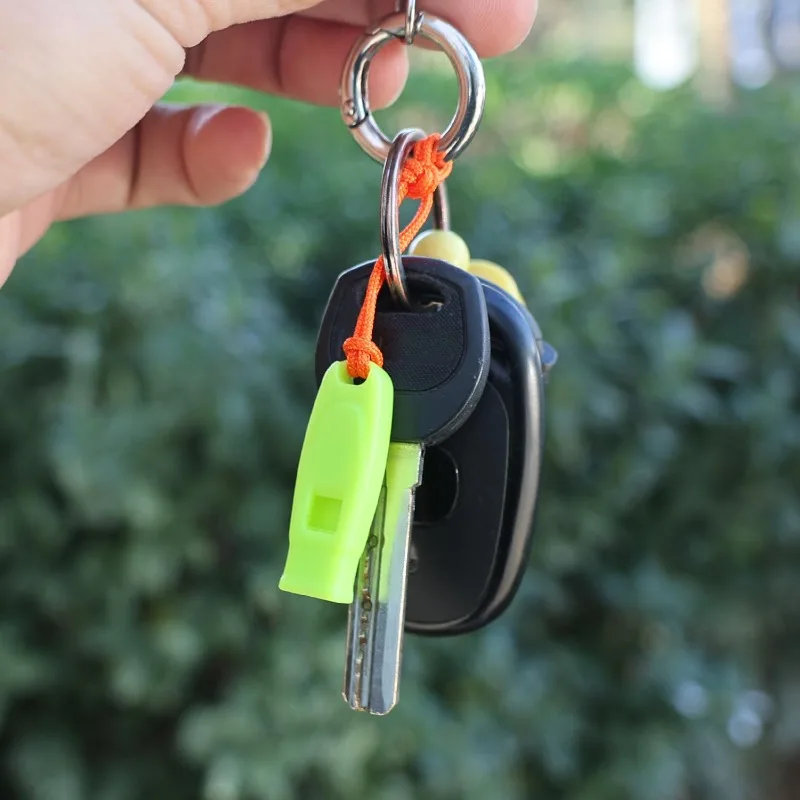 5/25 قطعة صفارة إنقاذ سستة سحب أداة السلامة في حالات الطوارئ لحقيبة الظهر سترة في الهواء الطلق والعتاد بصوت عال البلاستيك متعدد الألوان